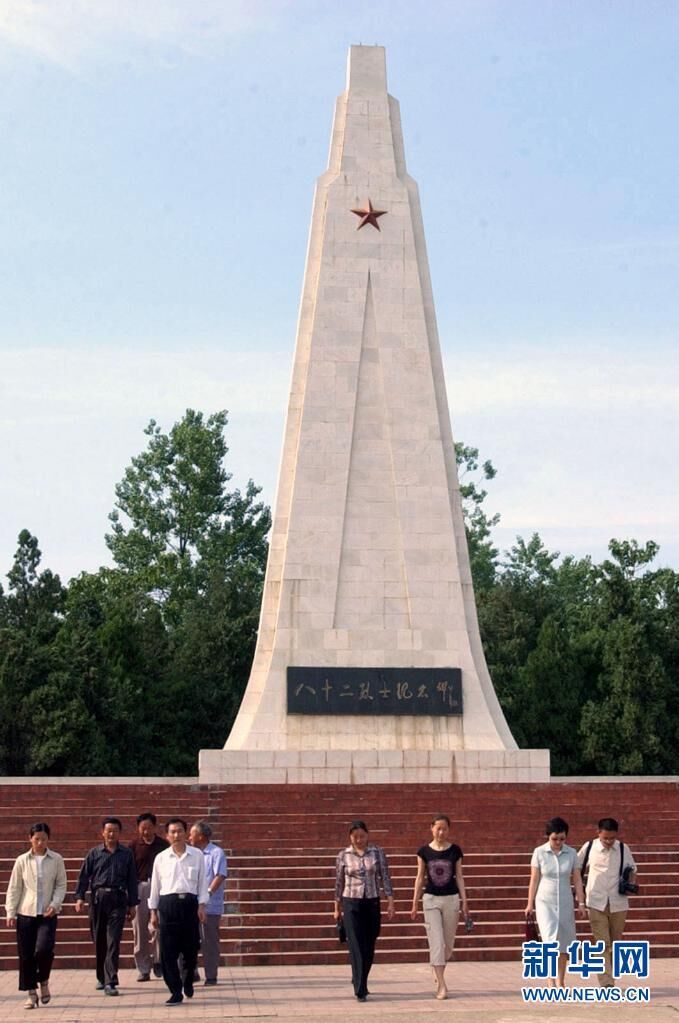 这是位于江苏省淮安市淮阴区刘老庄乡的八十二烈士纪念碑（资料照片）。新华社发