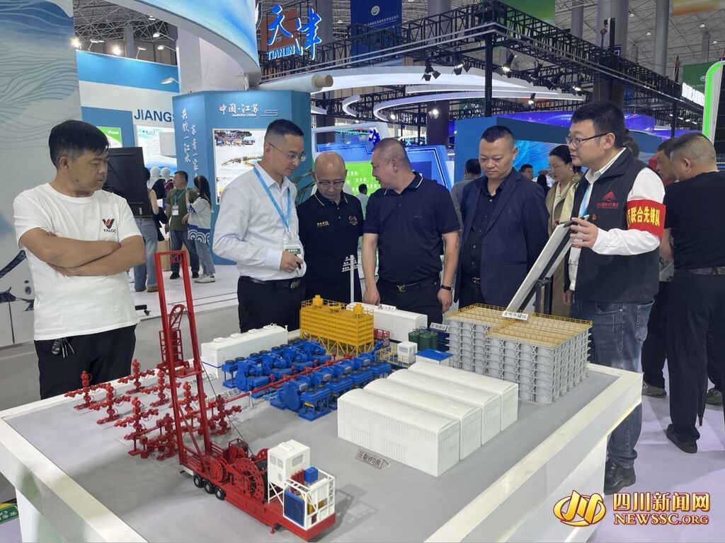 宏华集团智能电动压裂系统模型_副本.jpg