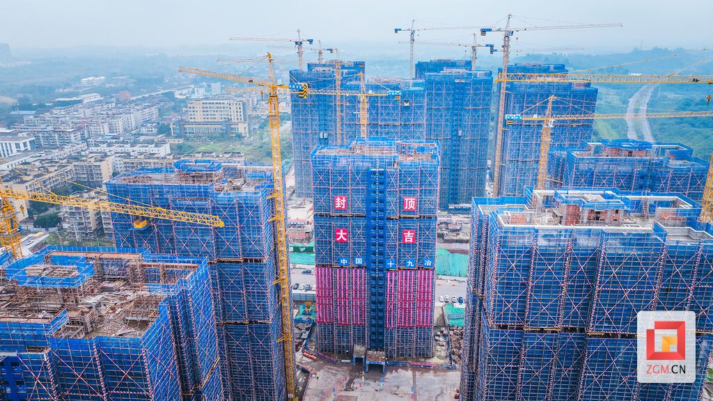 项目一期主体结构全面封顶1 记者 宋姿熠 摄.jpg