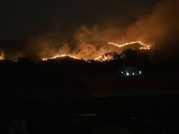 香港粉岭附近发生山火 暂无人员伤亡报告