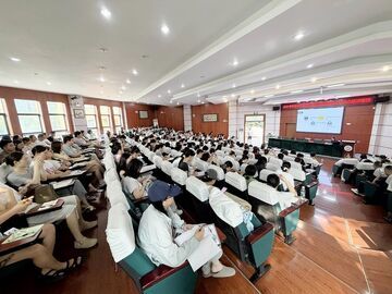 迎接新学期 6600余名自贡义务段教师参加新教材培训