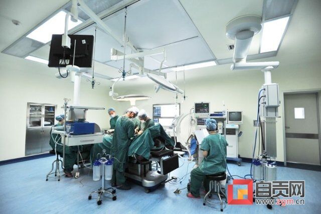 一流的现代手术室.jpg