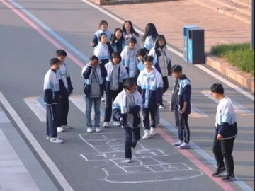 德阳这所学校把“跳房子”玩火了！网友都在看