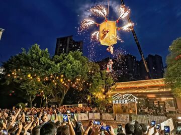 【图赏盐都】古街遇国风 飞天逐灯火树银花
