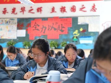 茂县中学光华班的“震生”们，迎来高考前的“最后一课”｜“震生”迎考