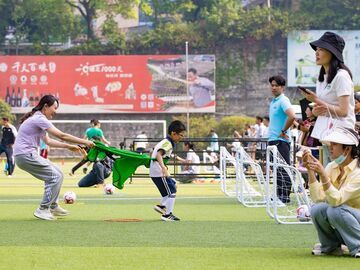 “奔跑吧·少年”自贡青少年儿童主题健身足球活动启动
