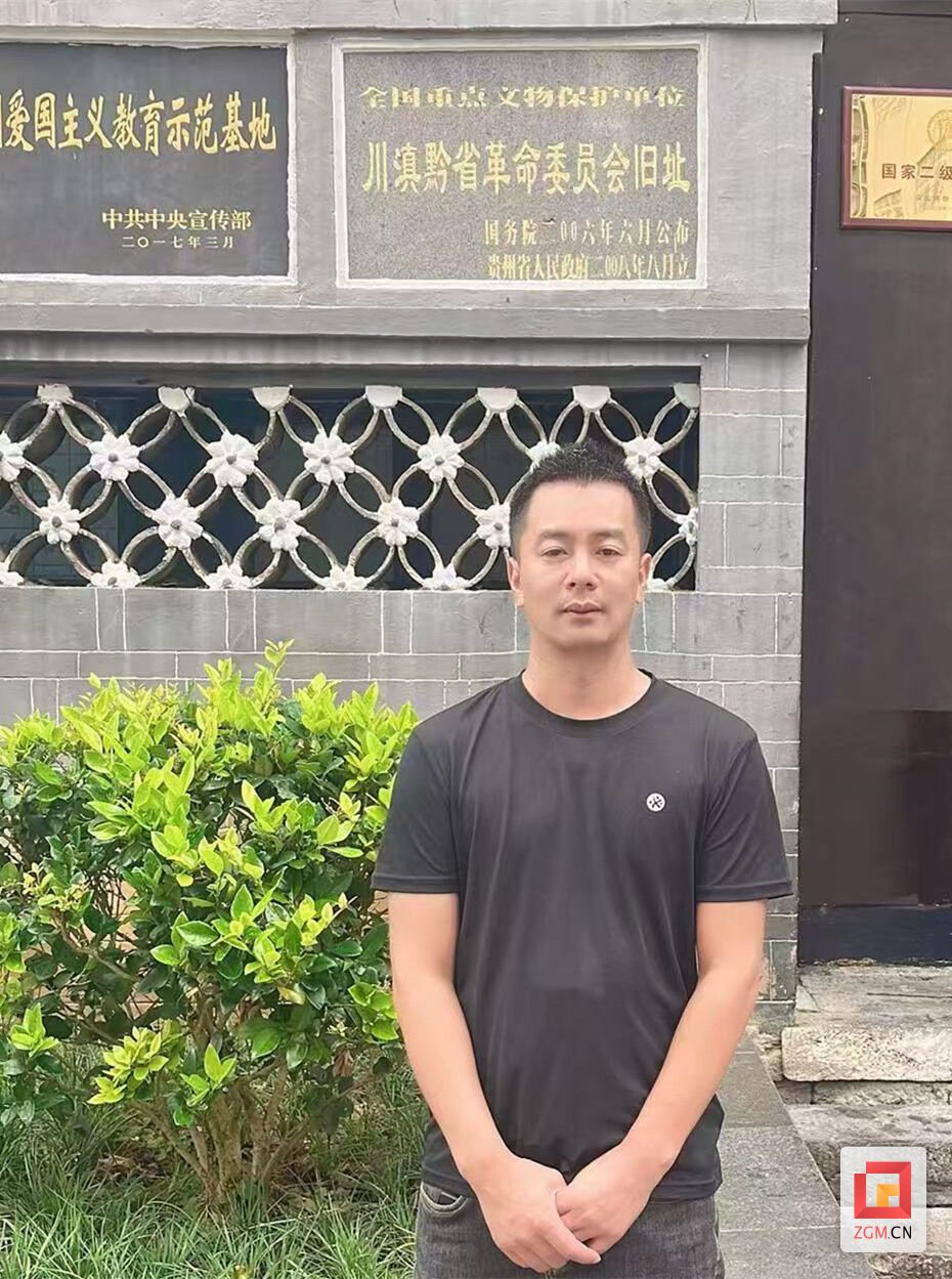 富顺出租车司机周伟.jpg