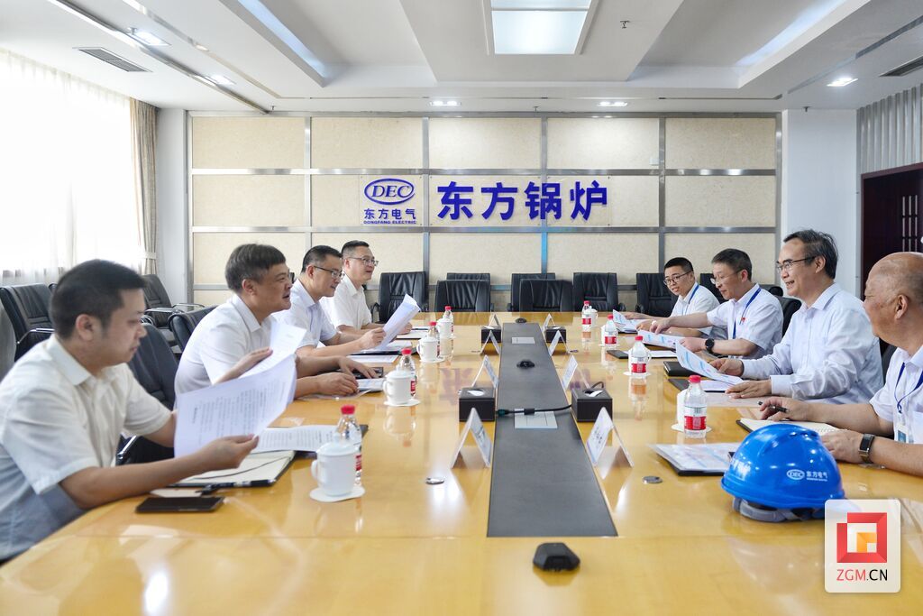7月4日,国网自贡供电公司总经理、党委副书记文曹,副总经理曾强一行到东方电气集团东方锅炉股份有限公司进行走访,介绍电力供需形势,了解企业度夏用电需求,增强企业对电力保供的理解支持。.jpeg