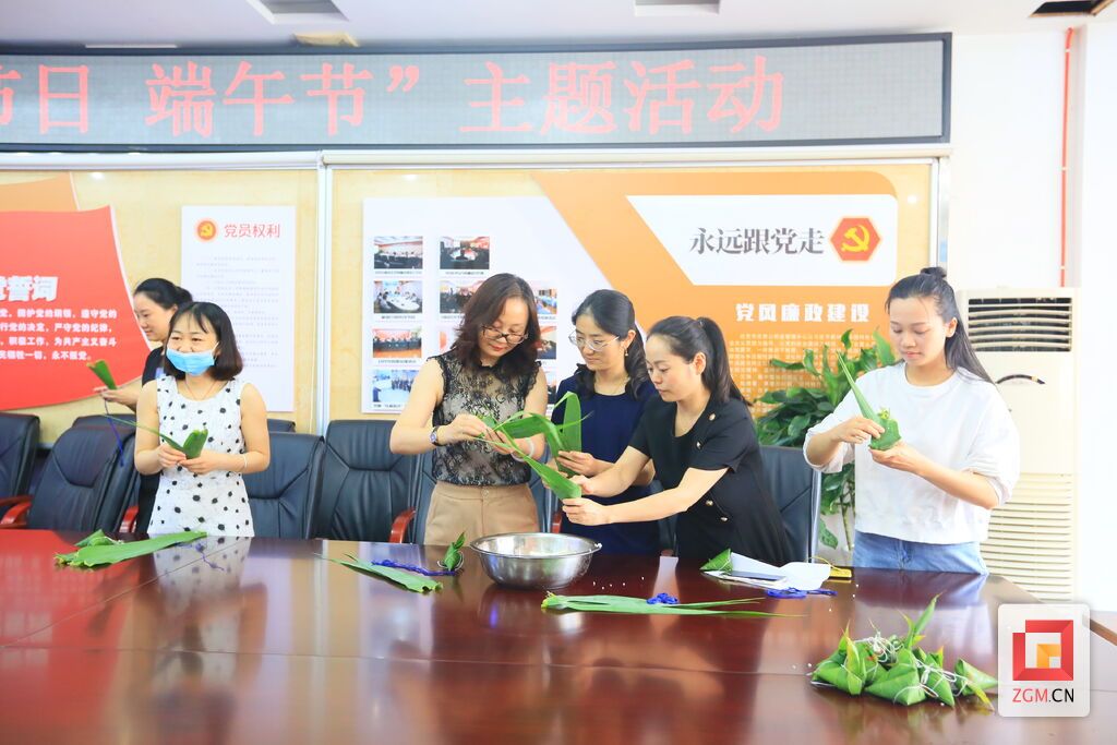 端午节：包粽子比赛.JPG