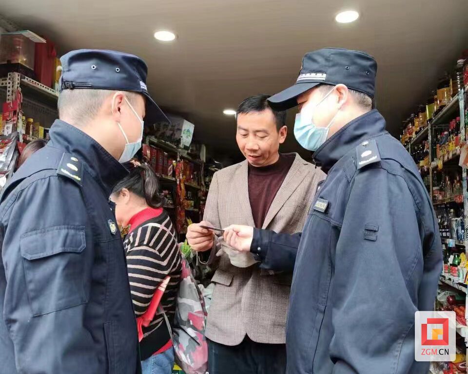 自流井區(qū)綜合執(zhí)法局發(fā)放多元聯(lián)動聯(lián)絡(luò)卡.jpg