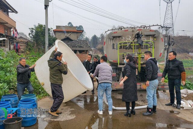 兴隆大缸送水.jpg
