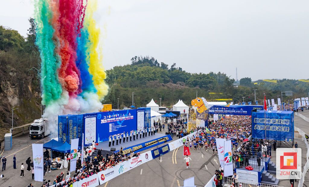 2025.3.9-自贡恐龙半程马拉松激情开跑  廖志全 摄影.jpg