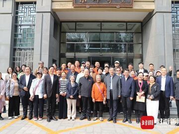六旬清洁女工，用文学“擦亮”被忽视的人生