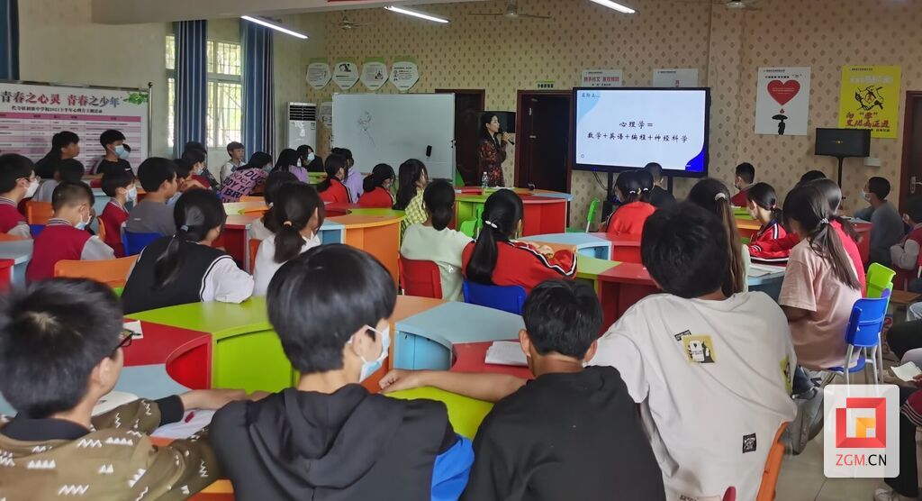 工作室成员给乡村学生上健康心理分享课.jpg