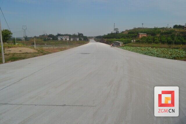 800米过境公路全面建成,改善城镇面貌及交通条件.JPG
