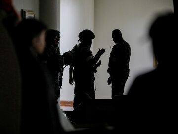 菲律宾参议院枪击事件嫌疑人被捕 总统召集紧急会议