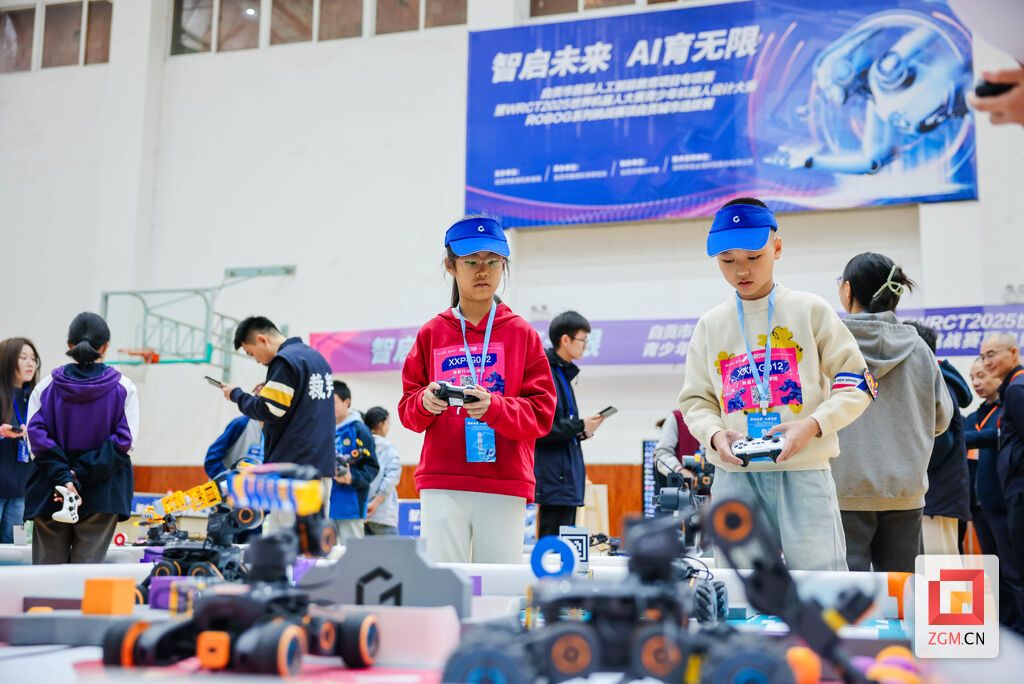 紧张比赛中 记者 宋姿熠 摄.jpg