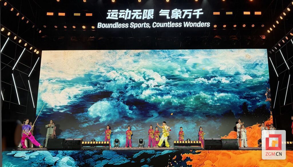 自贡武术健儿献演《炁芒》.jpeg