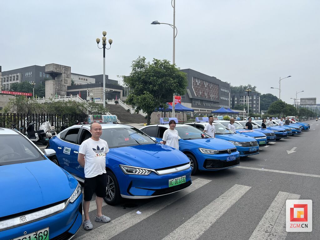 富顺县2025年爱心助考公益行动启动.jpg