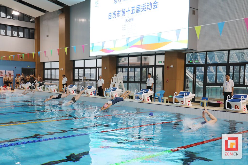 跃入水中 记者 罗祥瑞 摄.jpg