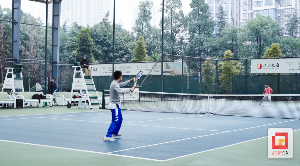 青春飞扬 记者 周晓峰 摄.jpg.png