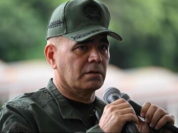 委内瑞拉防长：国家武装部队已启动全面战备状态