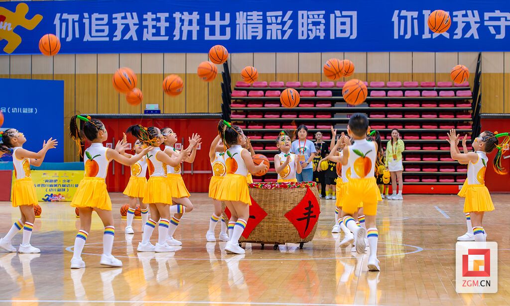 童趣十足 记者 叶卫东 摄.jpg