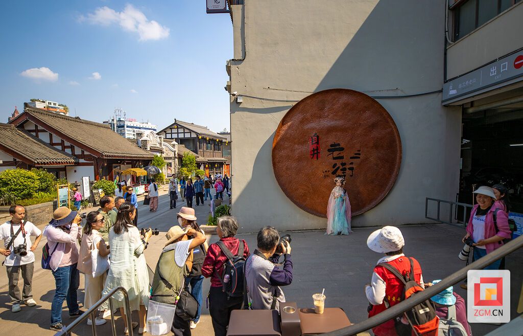 人景相宜 记者 叶卫东 摄.jpg