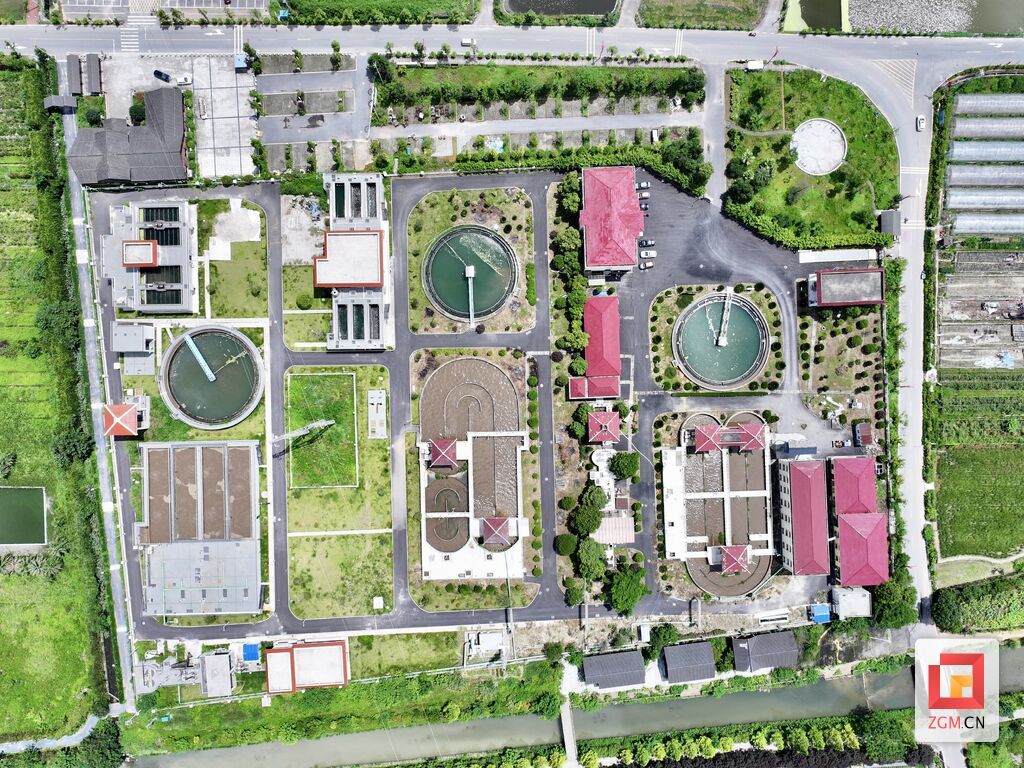 南岳污水处理厂 周围摄.JPG