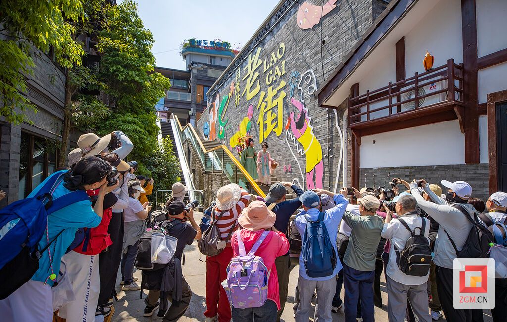 打卡老街 记者 叶卫东 摄.jpg