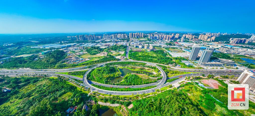 交通路网与现代化厂区交织,勾勒出贡井高质量发展的强劲脉搏 记者 宋姿熠 摄.jpg