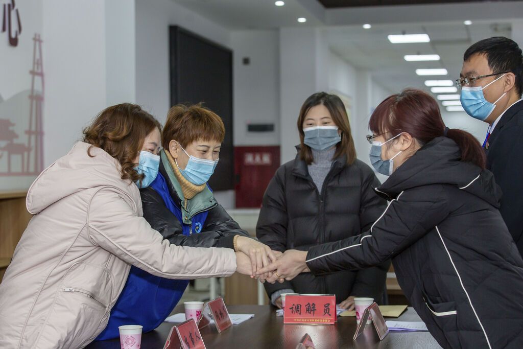 自贡市大安区网格员配合开展矛盾纠纷调处工作.jpg