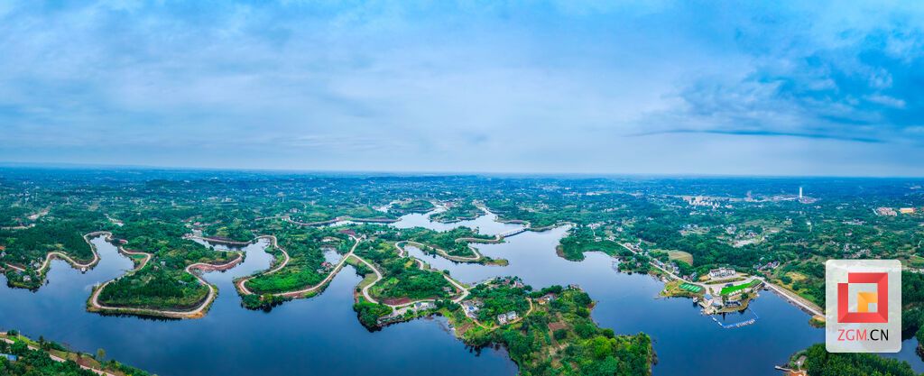 青龙湖如一弯碧玉镶嵌于丘陵之间 记者 宋姿熠 摄 (3).jpg