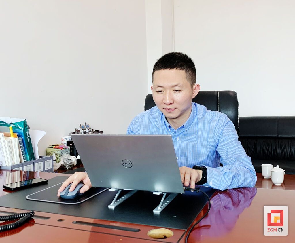 華西能源工業(yè)股份有限公司謝陟巍工作照.jpg