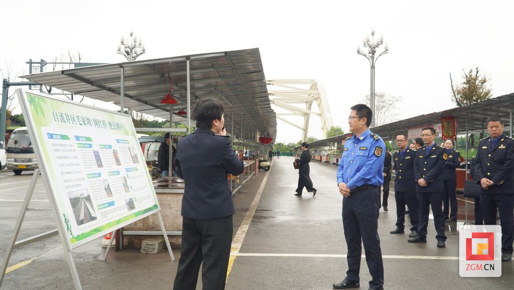 拉练队伍观摩学习毛家坝大桥便民摊区规范管理.JPG