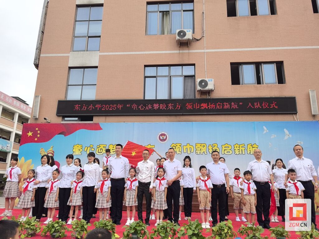 东方小学活动现场.jpg