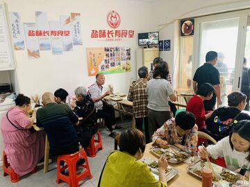 “安逸哟，更便宜了！”——沿滩区邓关街道“银龄暖餐”项目启动首日见闻