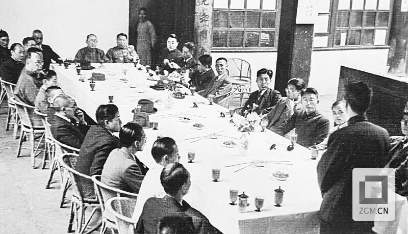 自贡市各界欢迎陪都记者团宴会的会场.jpg