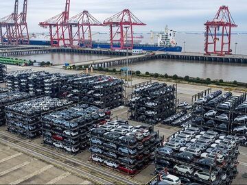 前三季度新能源汽车产销量实现两位数增长 海外市场表现亮眼