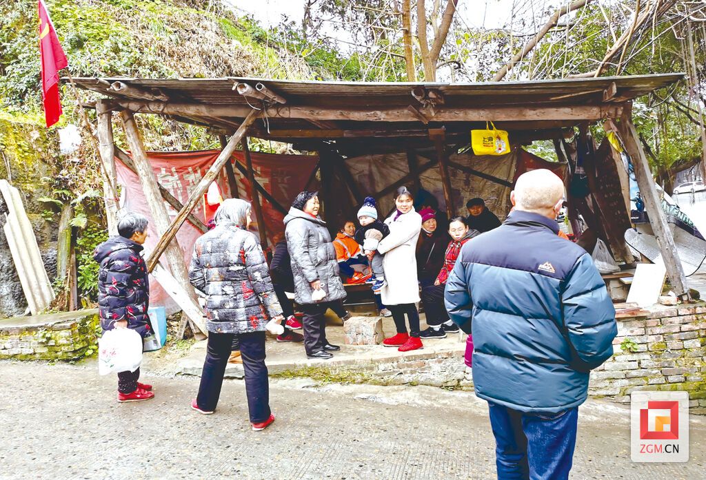 1整治前歇腳點(diǎn),。芭蕉沖社區(qū)黨委供圖.jpg