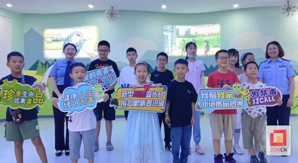 邀请未成年人参观青少年法治教育中心.jpg