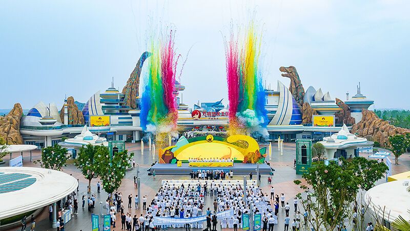 自貢方特恐龍王國正式開園 快來與“恐龍”約會吧_fororder_1自貢方特恐龍王國正式開園現(xiàn)場（攝影-廖志全）