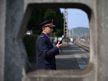 新春走基层丨小站站长的第36个春运：守护“神经末梢”的万家灯火