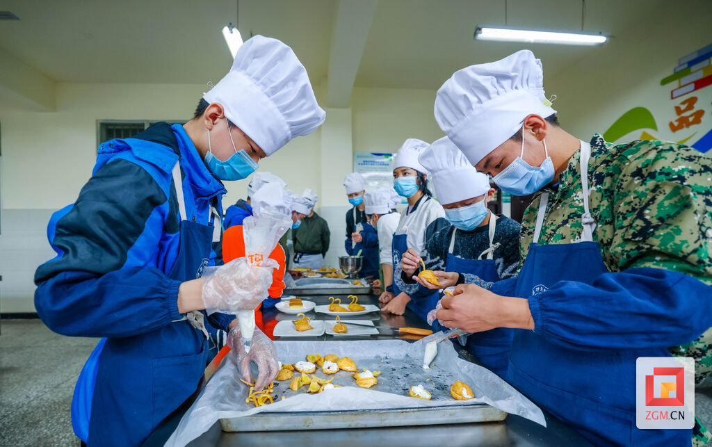 中职学生专业实践.jpg