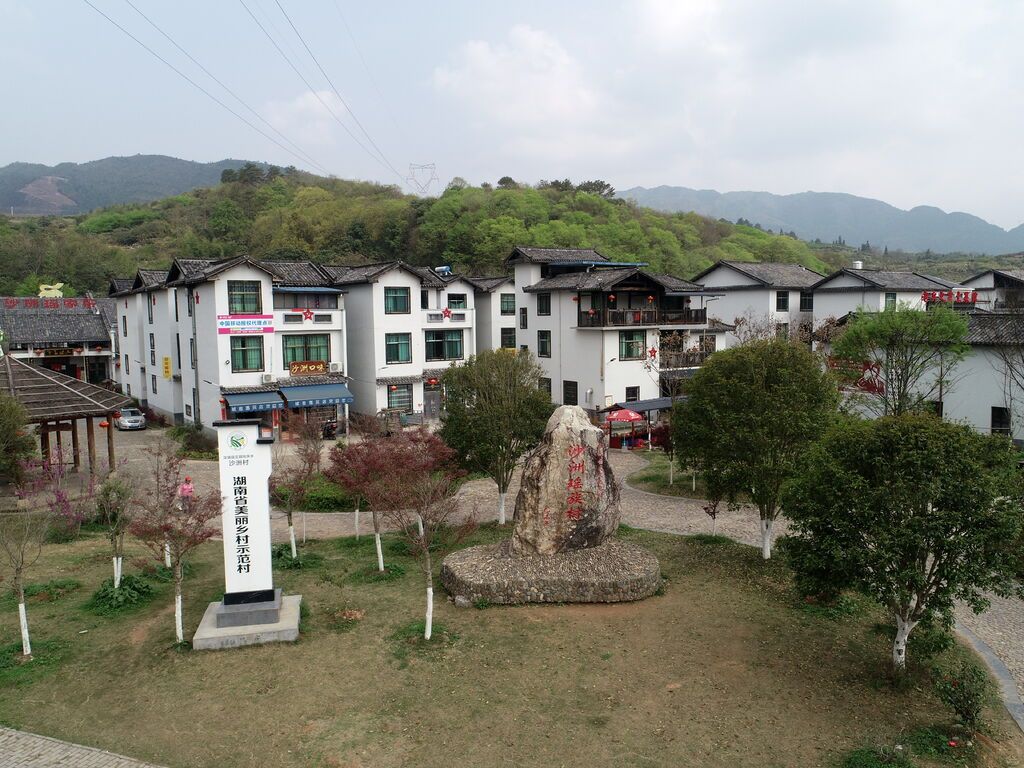 沙洲村入口处，可以窥见美丽乡村的一角。郴州日报摄影记者 曹高林 摄