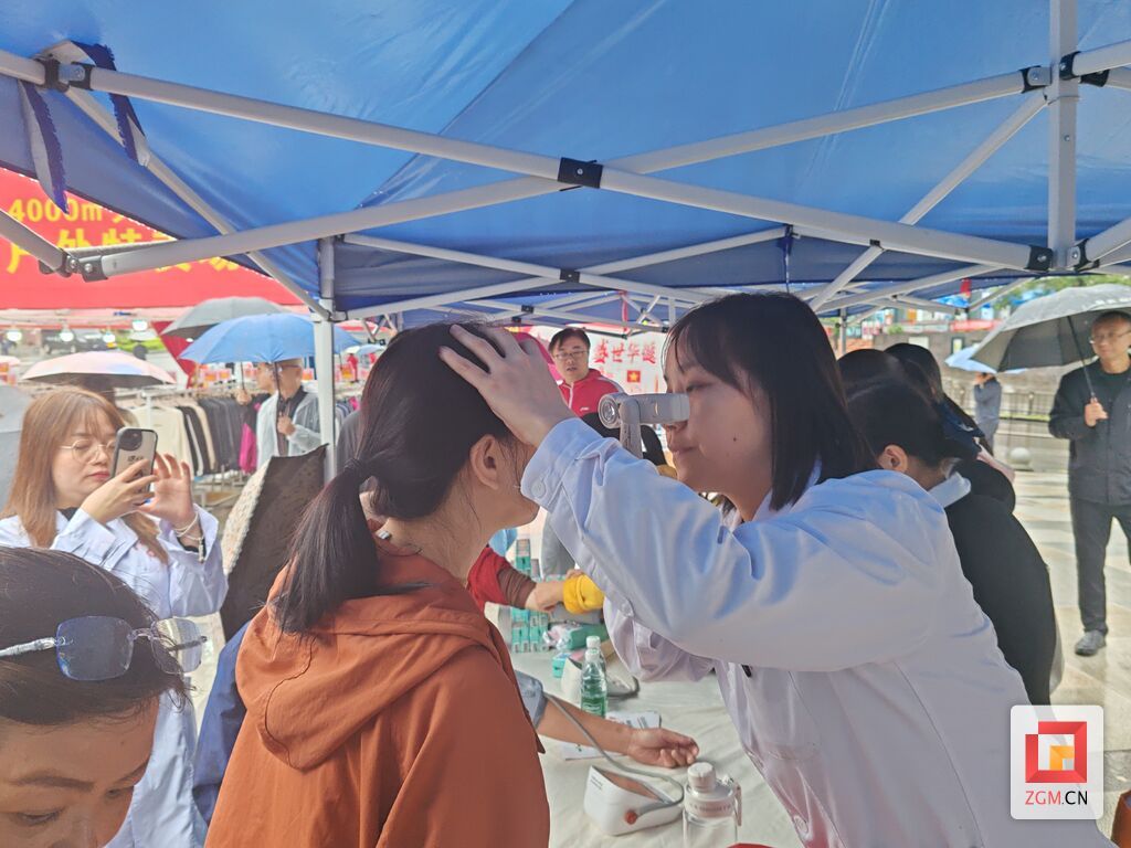 现场义诊.jpg