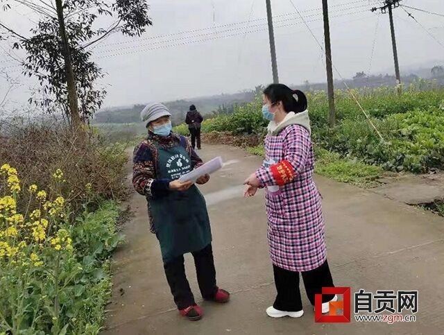 村民劉茂梅主動加入疫情防控宣傳隊.jpg