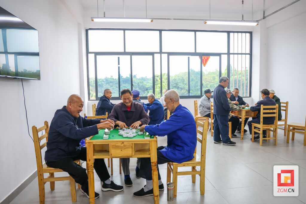 热闹的棋牌室.JPG