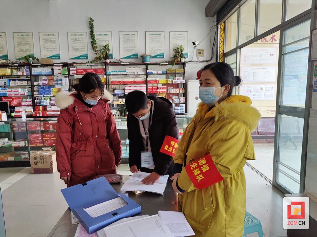4月4日，富順縣懷德鎮(zhèn)組建黨員突擊隊下沉社區(qū)開展重點(diǎn)場所防疫摸牌.jpg