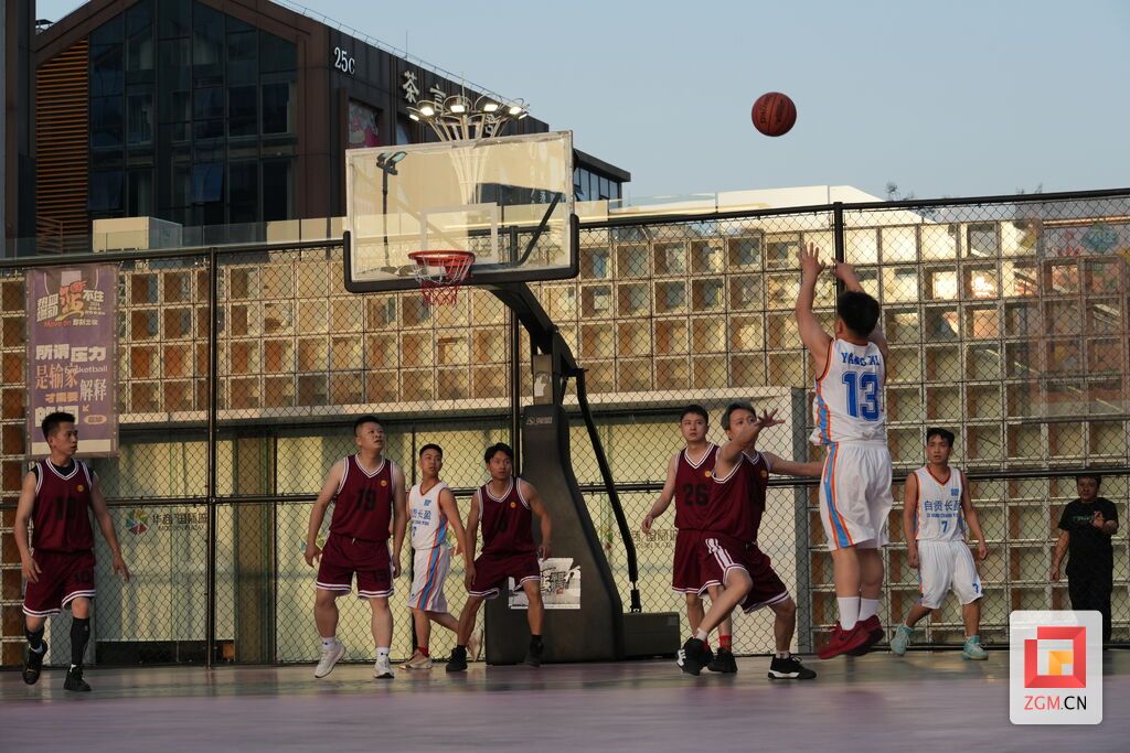 三分投射 记者 陈行 摄.jpg